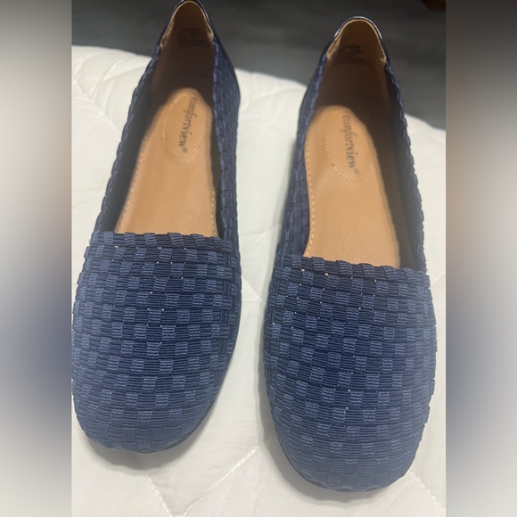 Comfort view Navy flats. New in box. 7 1/2 W - Picture 2 of 7